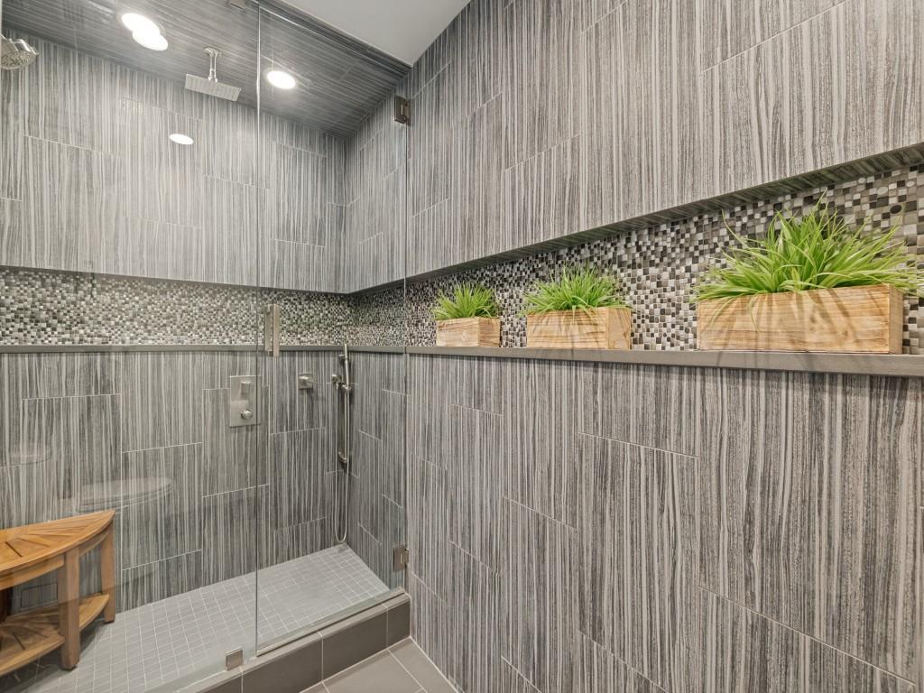 6211 W Northwest Highway 1707 Property Photo 18