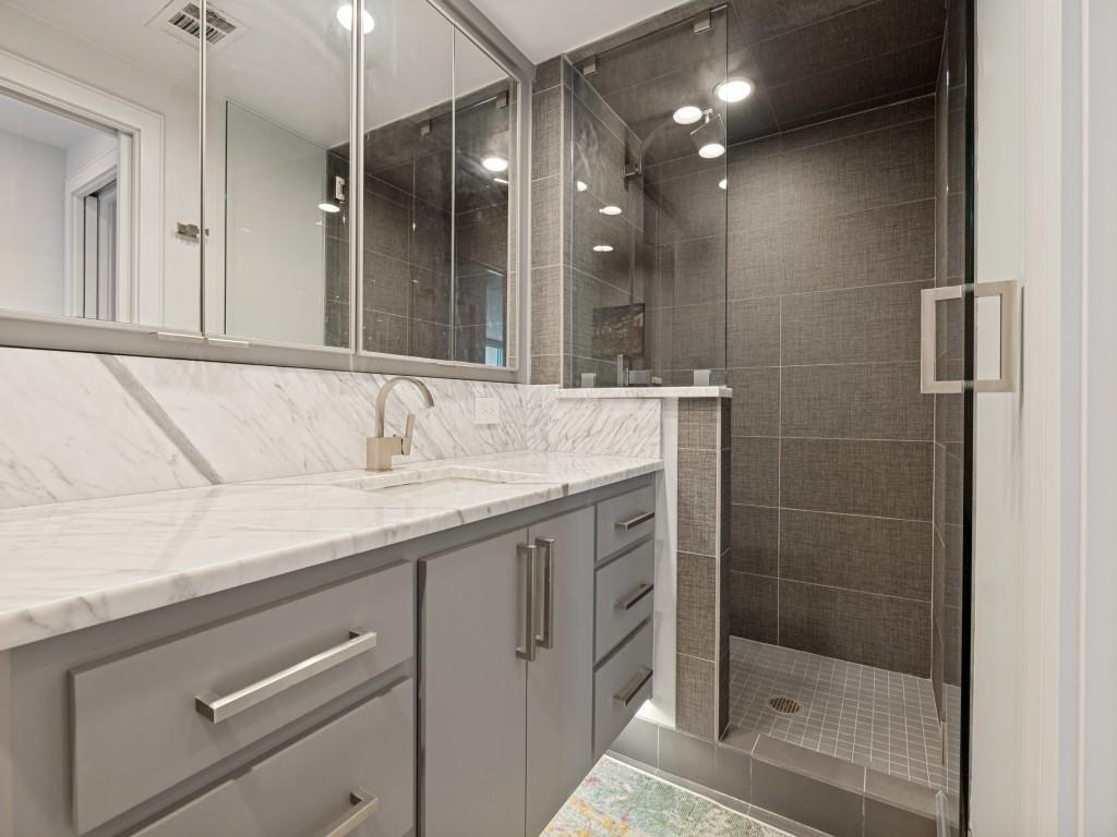 6211 W Northwest Highway 1707 Property Photo 20