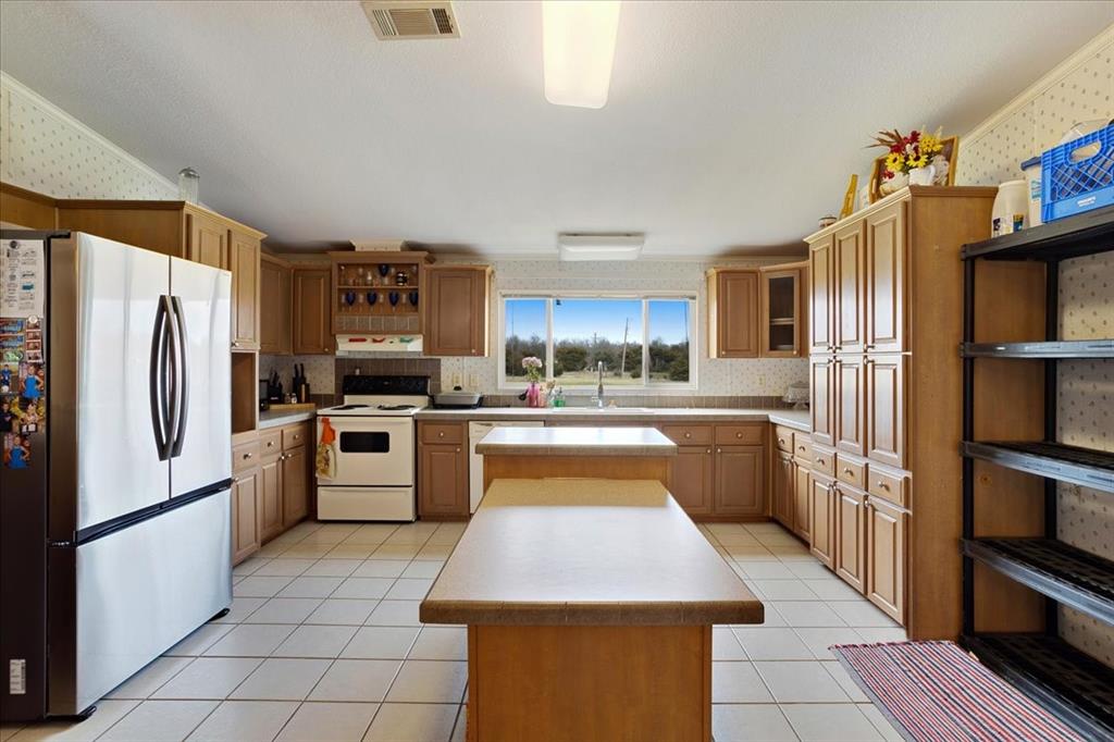 2035 Fm-1566 Property Photo 19
