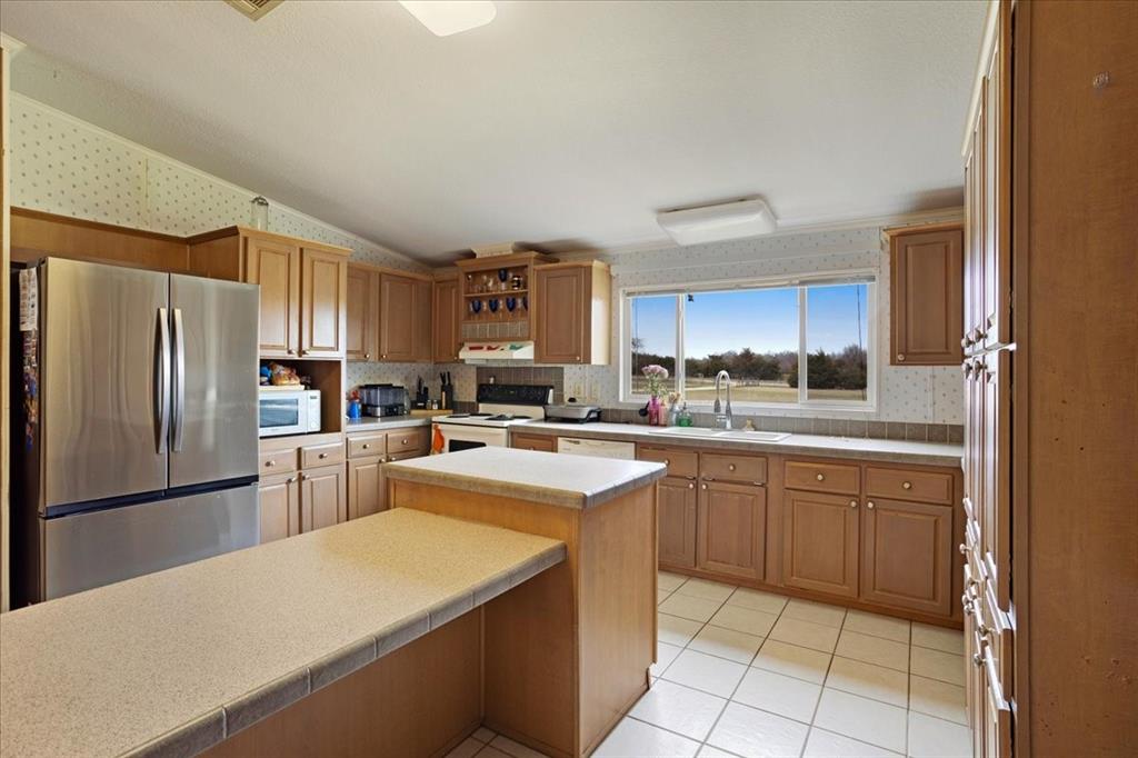 2035 Fm-1566 Property Photo 21