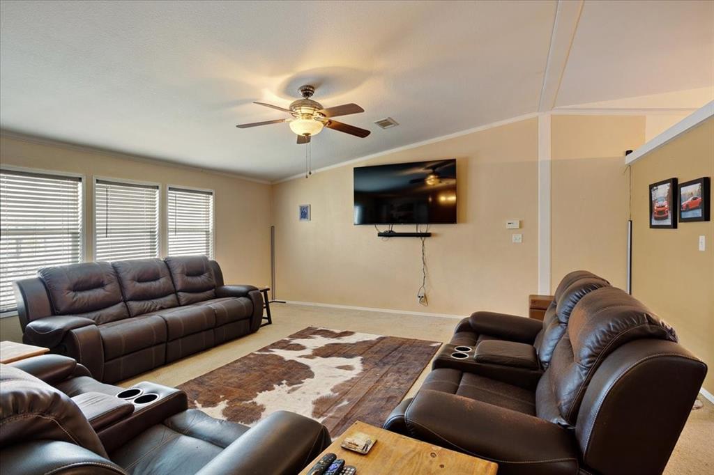 2035 Fm-1566 Property Photo 22