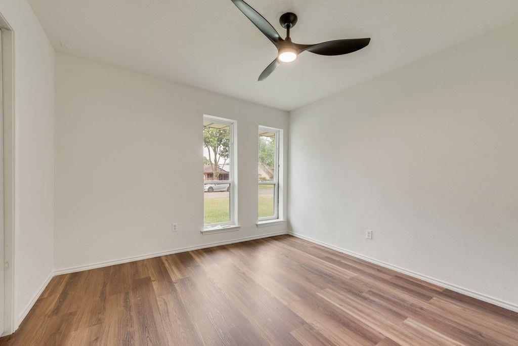 3914 Shady Hollow Lane Property Photo 13