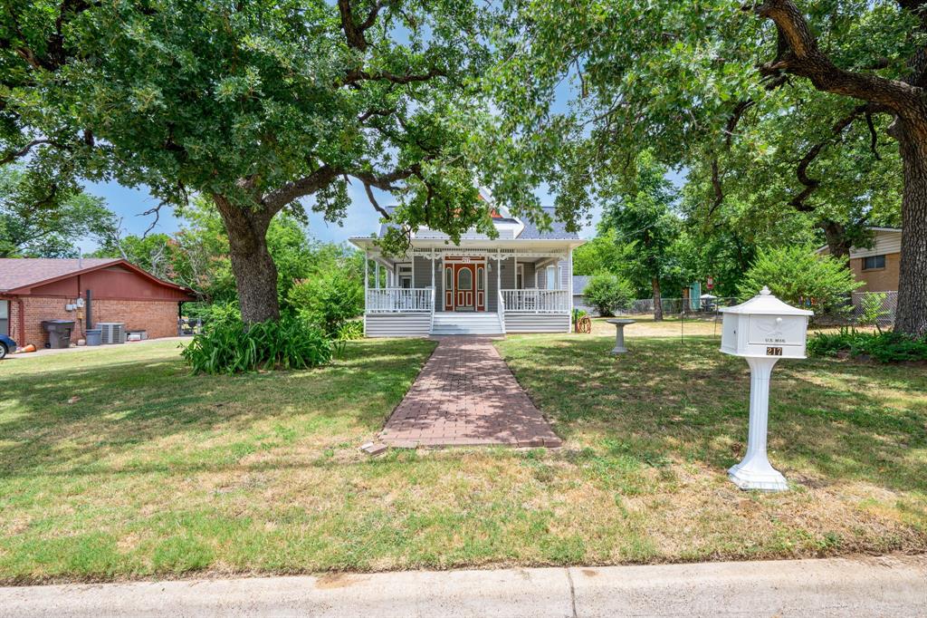 217 E 1st Street Property Photo 5