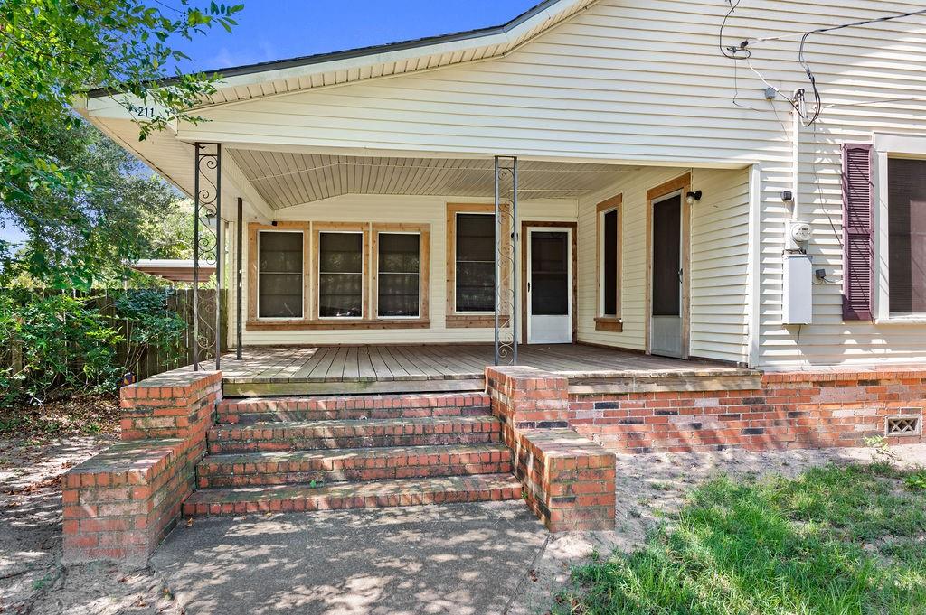 211 S Olive Street Property Photo 3