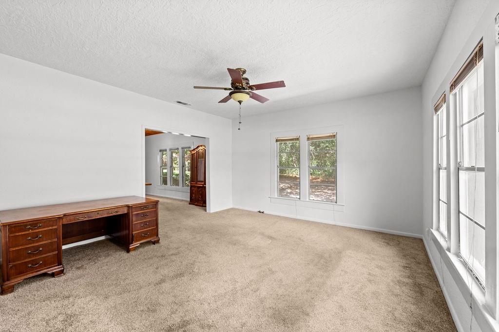 211 S Olive Street Property Photo 5