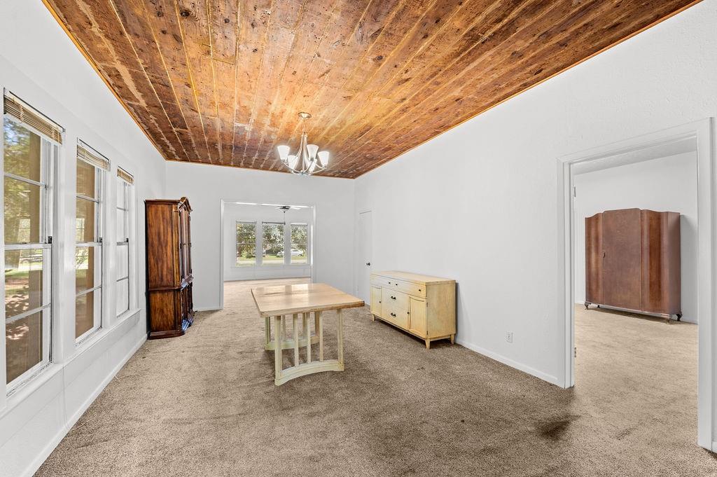 211 S Olive Street Property Photo 7