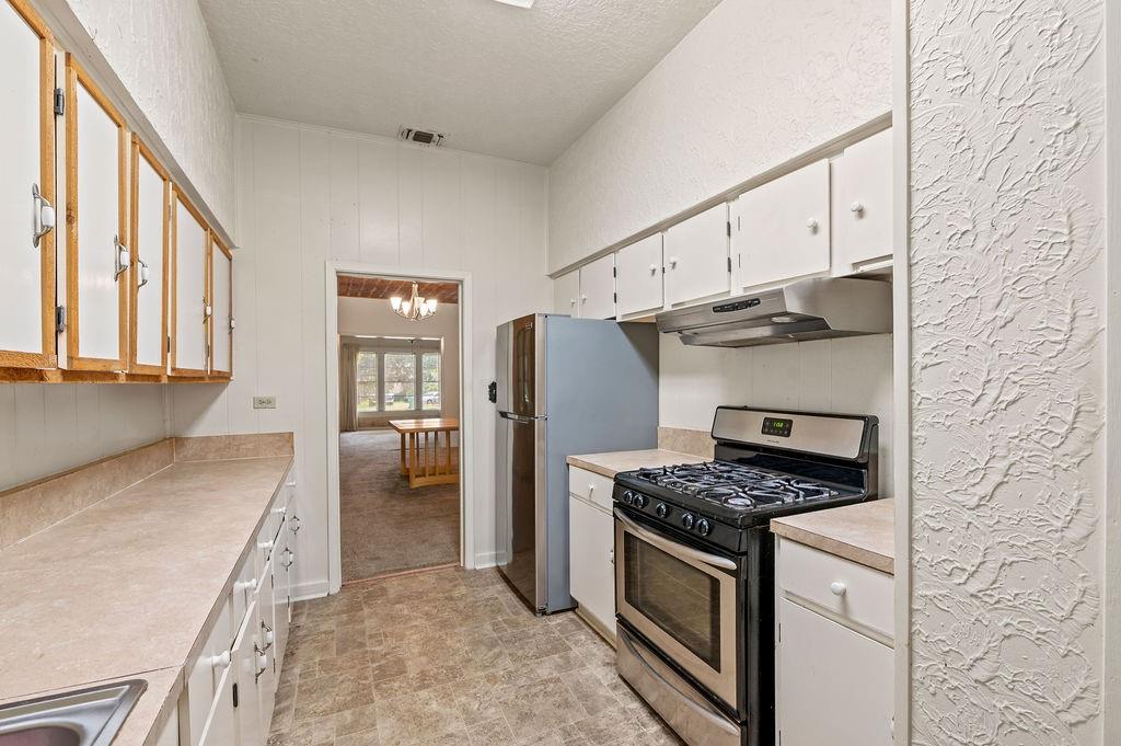 211 S Olive Street Property Photo 9