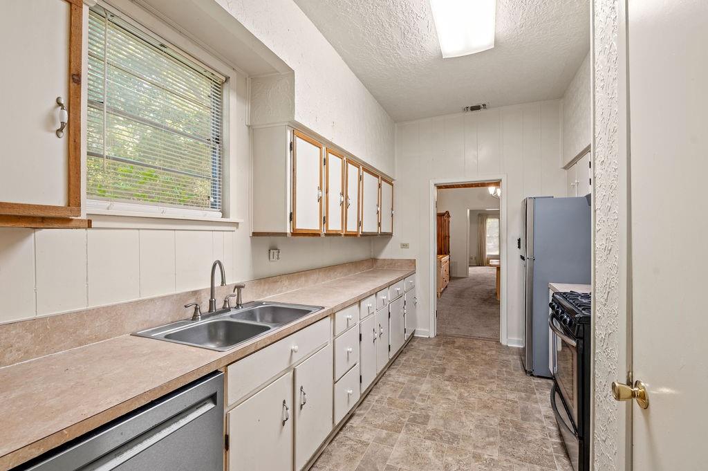 211 S Olive Street Property Photo 10