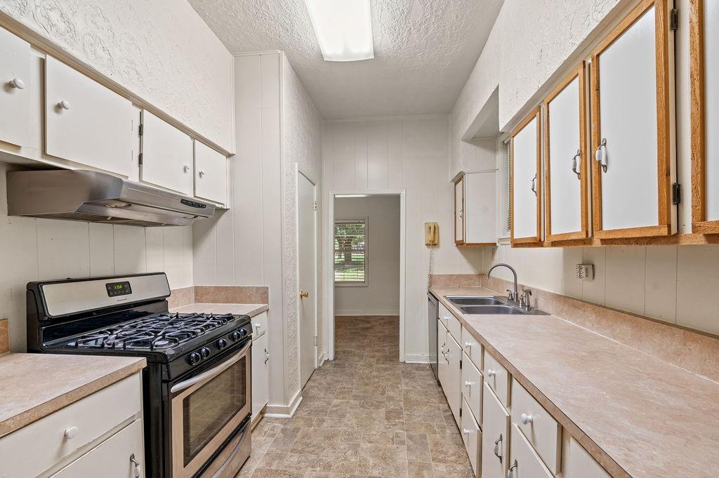 211 S Olive Street Property Photo 12