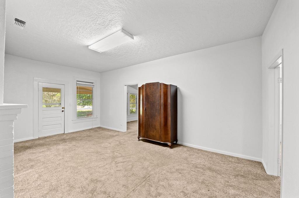 211 S Olive Street Property Photo 13