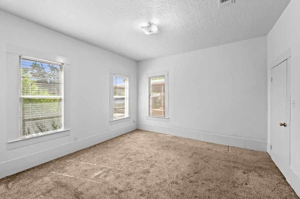 211 S Olive Street Property Photo 19