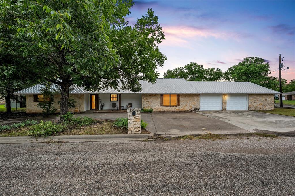 401 N Avenue V Property Photo 1