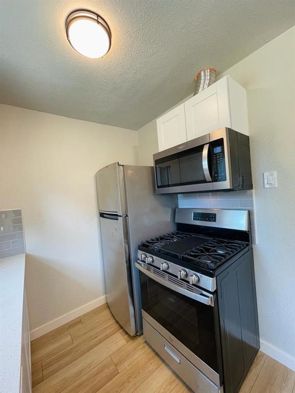 1605 Hawthorne Lane Property Photo 4