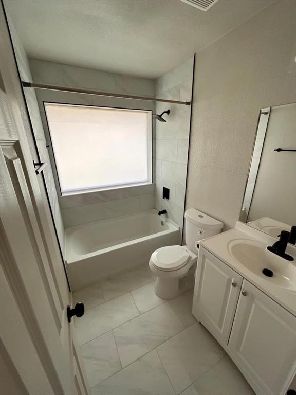 1605 Hawthorne Lane Property Photo 13