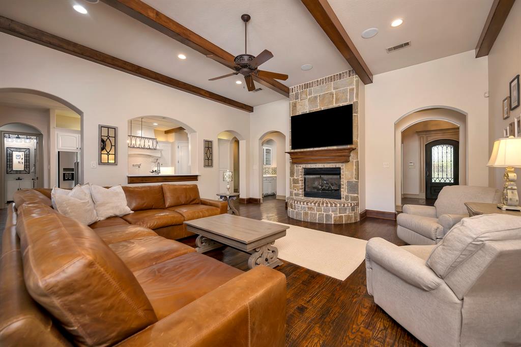8100 Canyon Oak Drive Property Photo 4