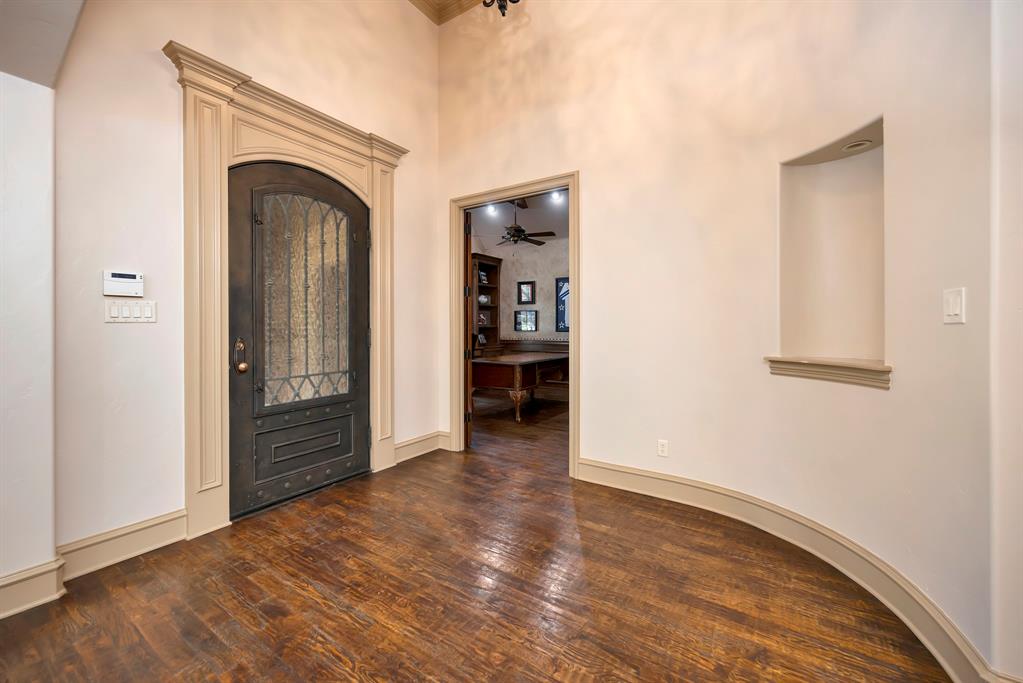 8100 Canyon Oak Drive Property Photo 8