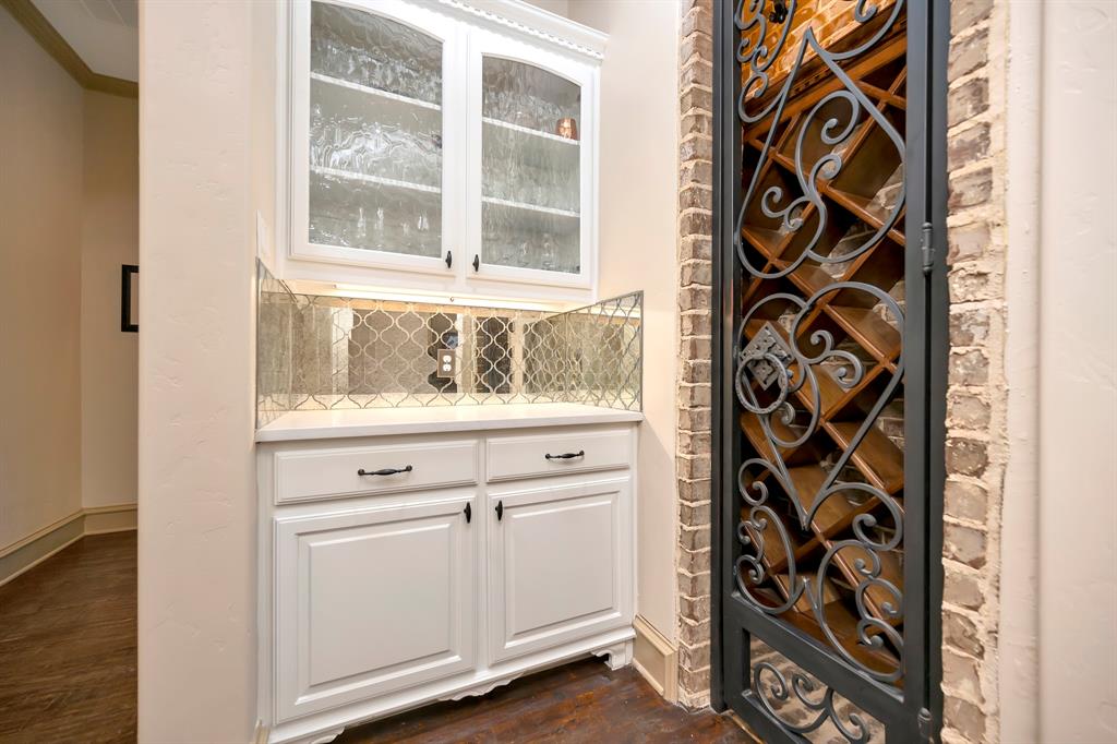 8100 Canyon Oak Drive Property Photo 12