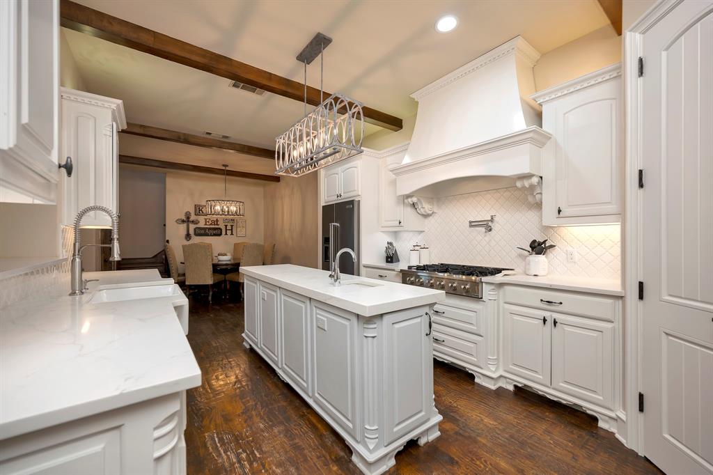 8100 Canyon Oak Drive Property Photo 15