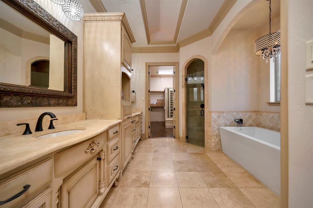 8100 Canyon Oak Drive Property Photo 18