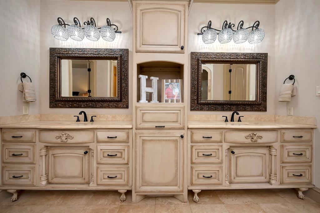 8100 Canyon Oak Drive Property Photo 19