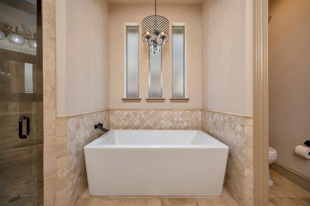 8100 Canyon Oak Drive Property Photo 21