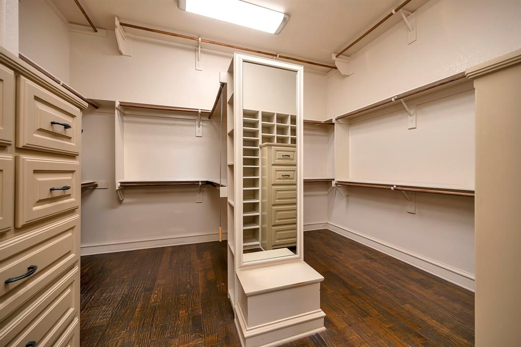 8100 Canyon Oak Drive Property Photo 23