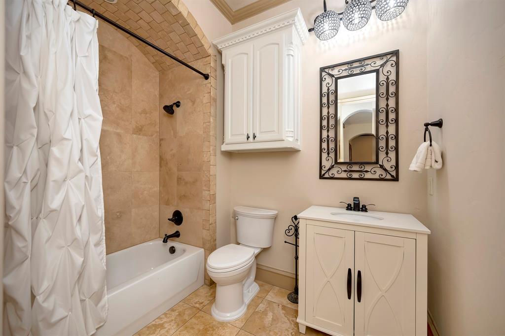 8100 Canyon Oak Drive Property Photo 26