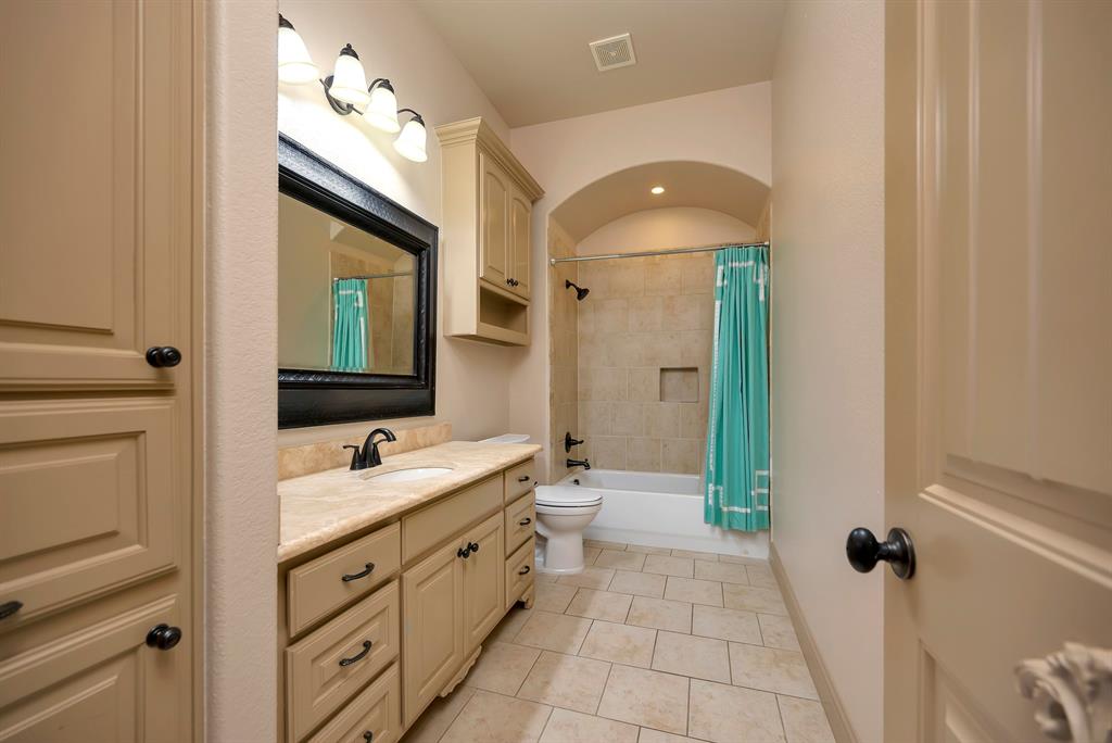 8100 Canyon Oak Drive Property Photo 29