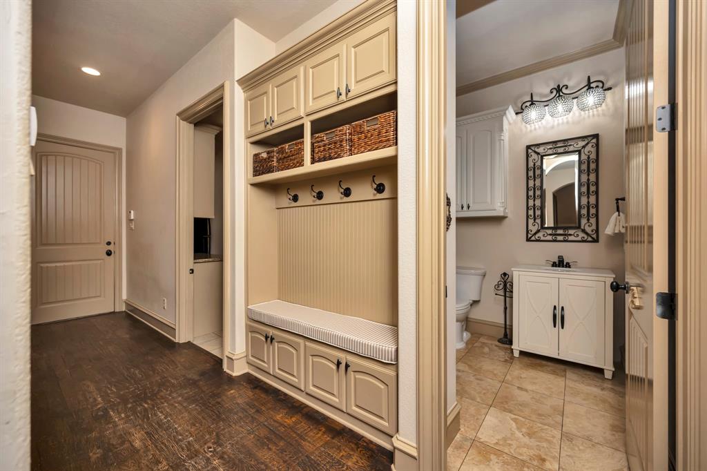 8100 Canyon Oak Drive Property Photo 33