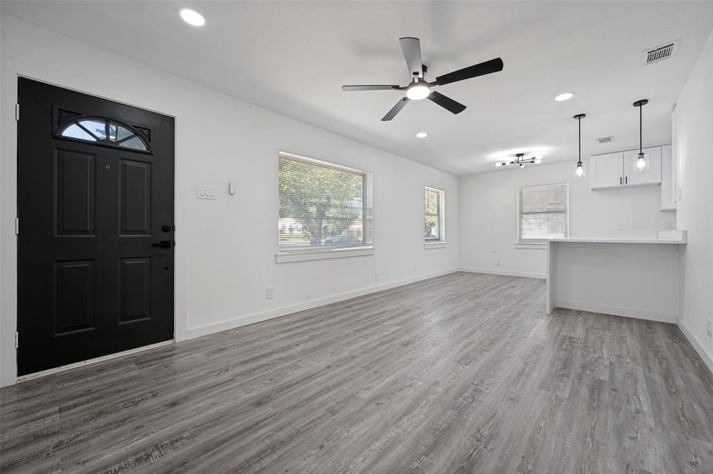 209 W 12th Street Property Photo 2