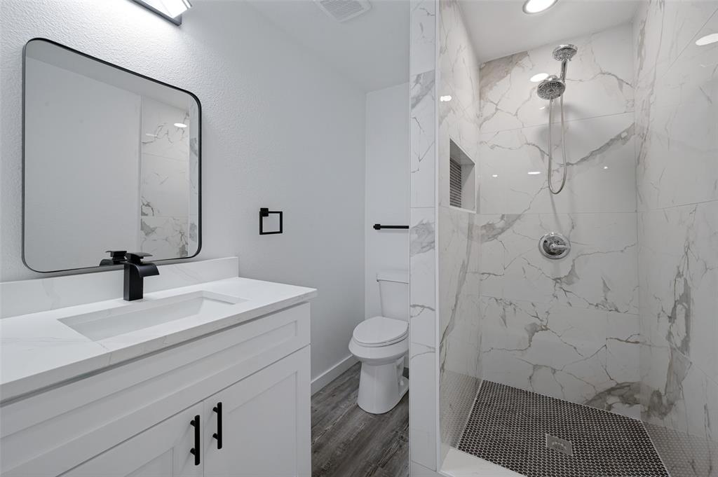 209 W 12th Street Property Photo 8