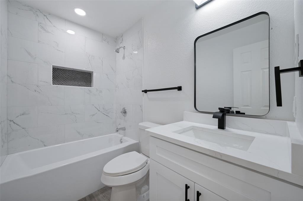 209 W 12th Street Property Photo 10
