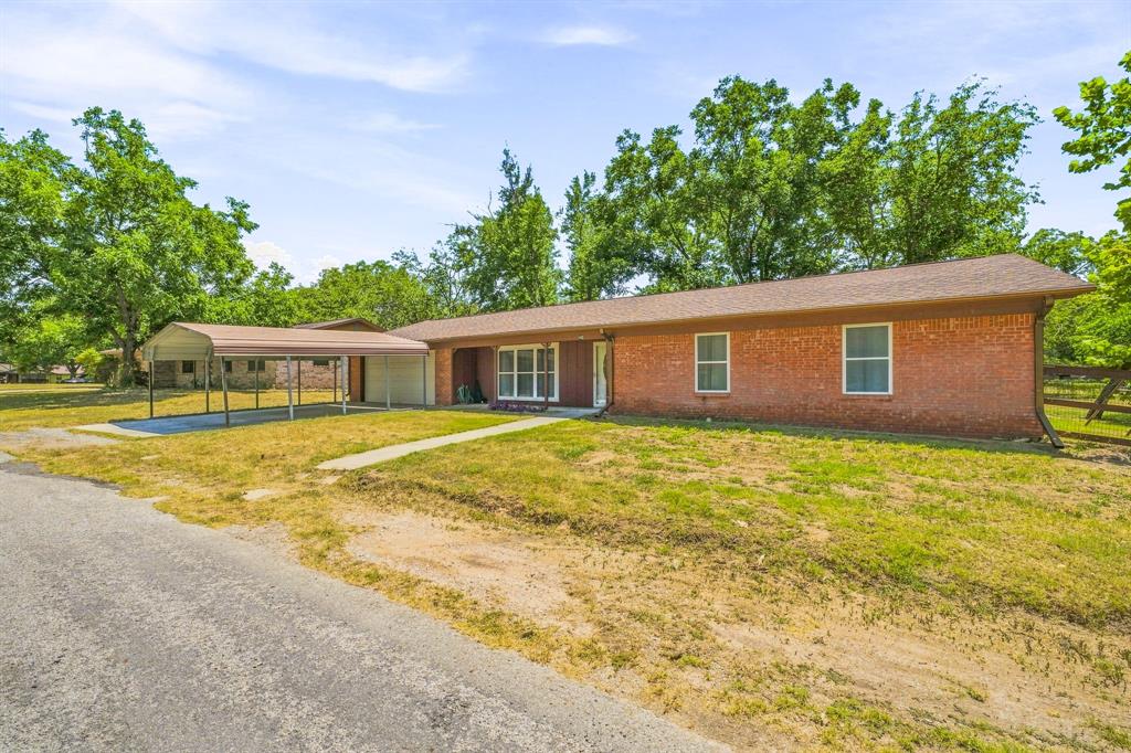 140 E Plum Avenue Property Photo 1