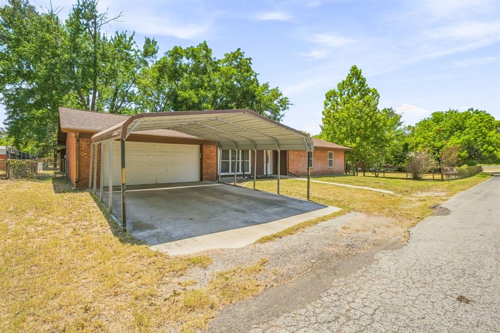 140 E Plum Avenue Property Photo 3