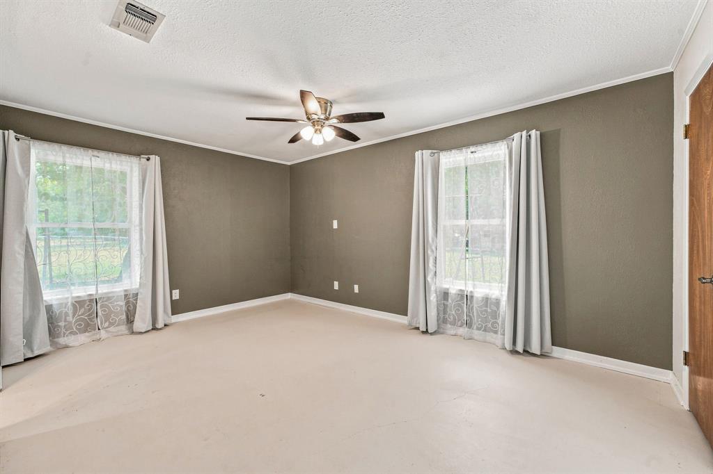 140 E Plum Avenue Property Photo 5