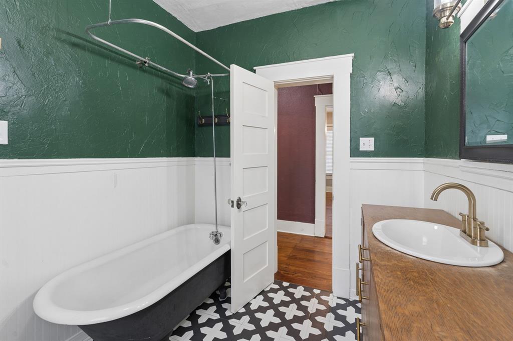 2111 Washington Avenue Property Photo 18