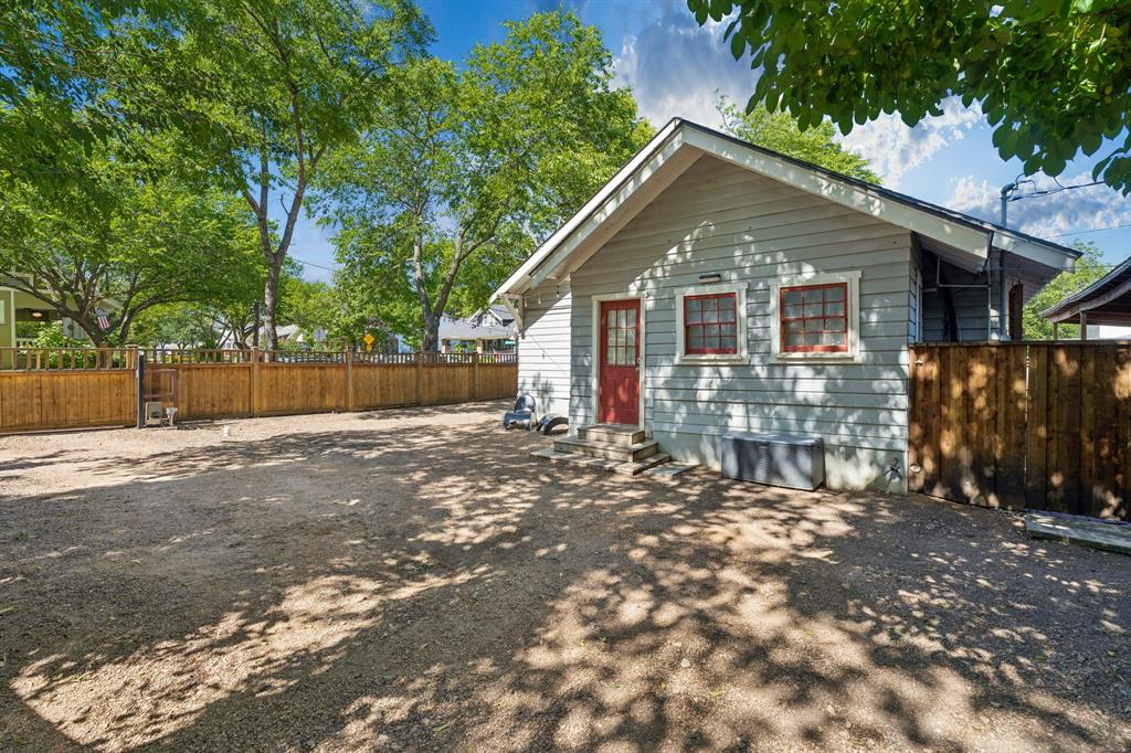 2111 Washington Avenue Property Photo 24
