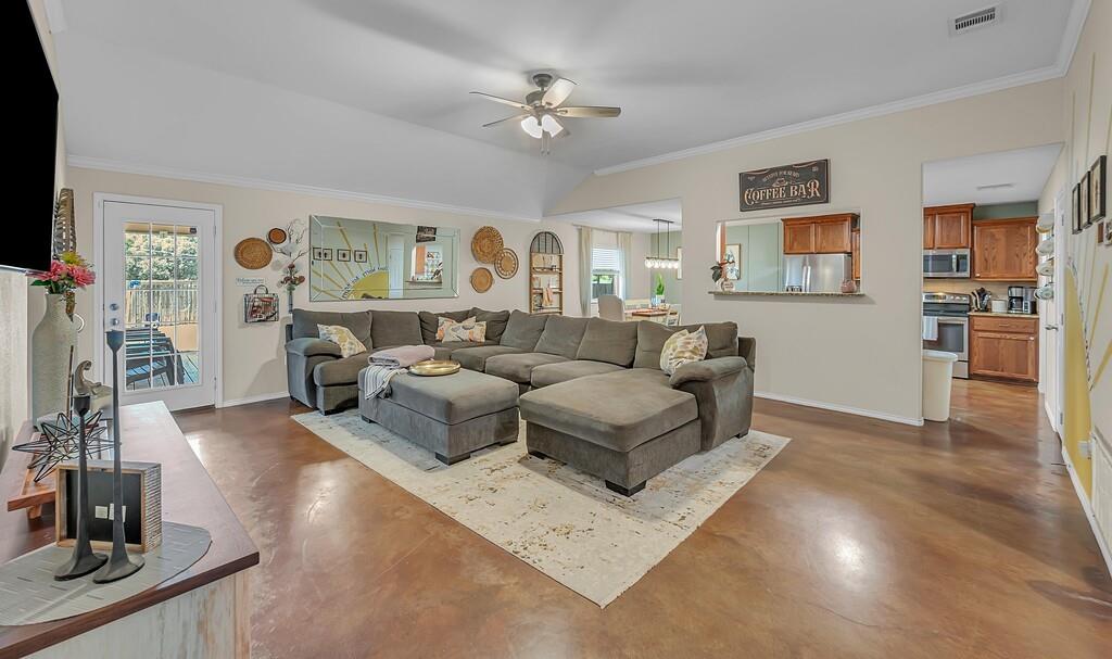 213 Woodlands Boulevard Property Photo 4