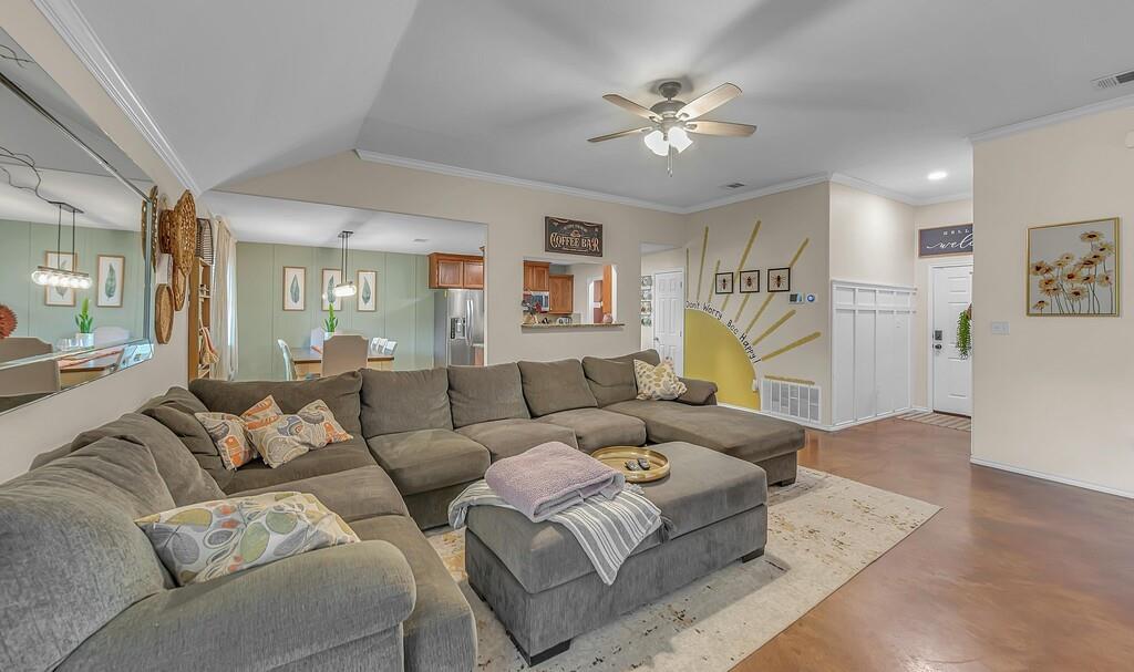 213 Woodlands Boulevard Property Photo 7
