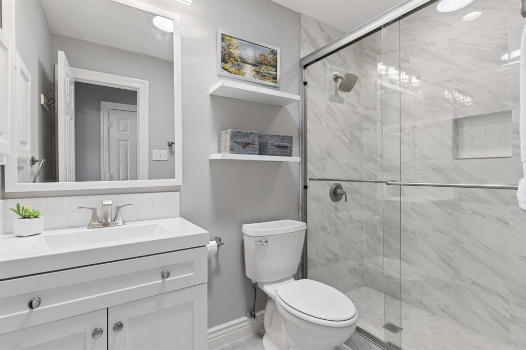 801 Glendevon Drive Property Photo 21