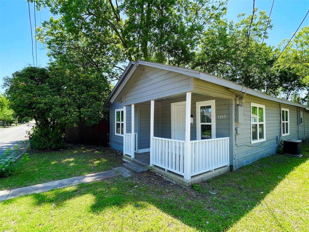 1107 Hall Street Property Photo 1
