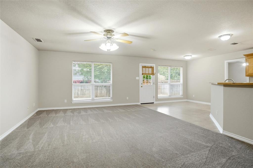 612 N Avenue C Property Photo 2