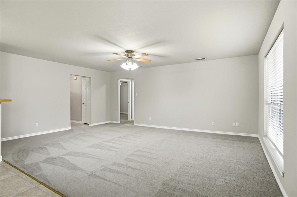 612 N Avenue C Property Photo 3
