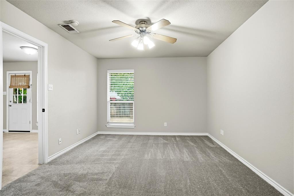 612 N Avenue C Property Photo 8