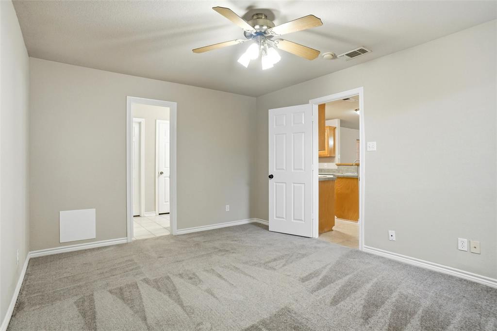 612 N Avenue C Property Photo 9