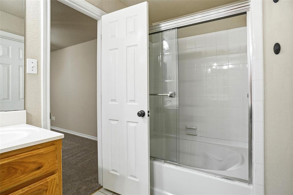 612 N Avenue C Property Photo 11