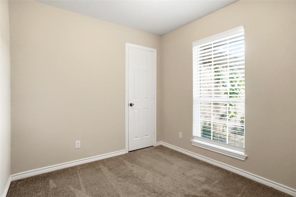 612 N Avenue C Property Photo 12