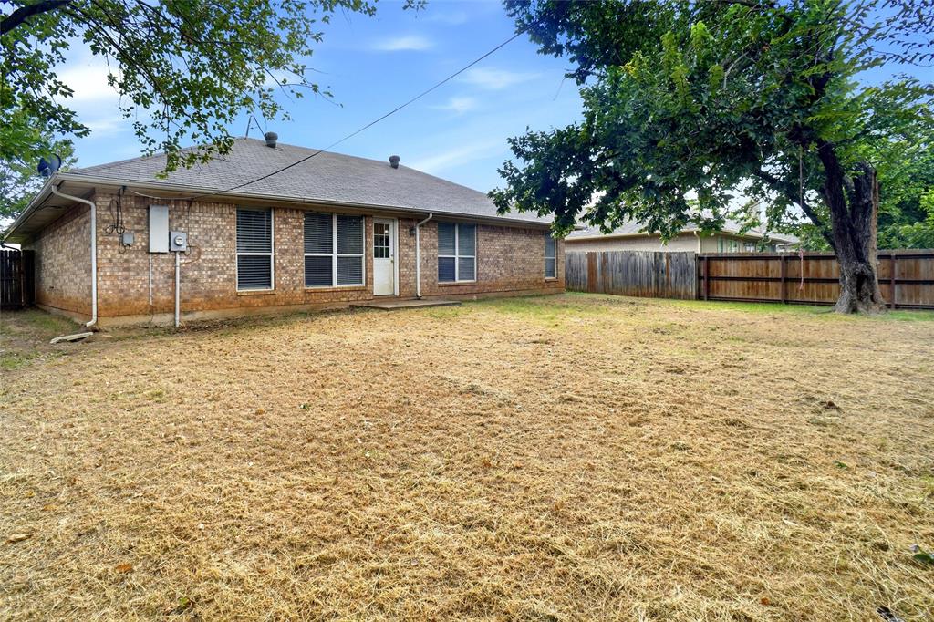 612 N Avenue C Property Photo 16