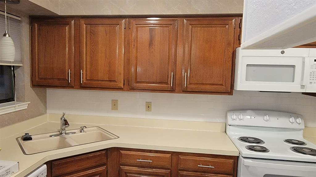 2103 Friendly Drive 3222 Property Photo 2