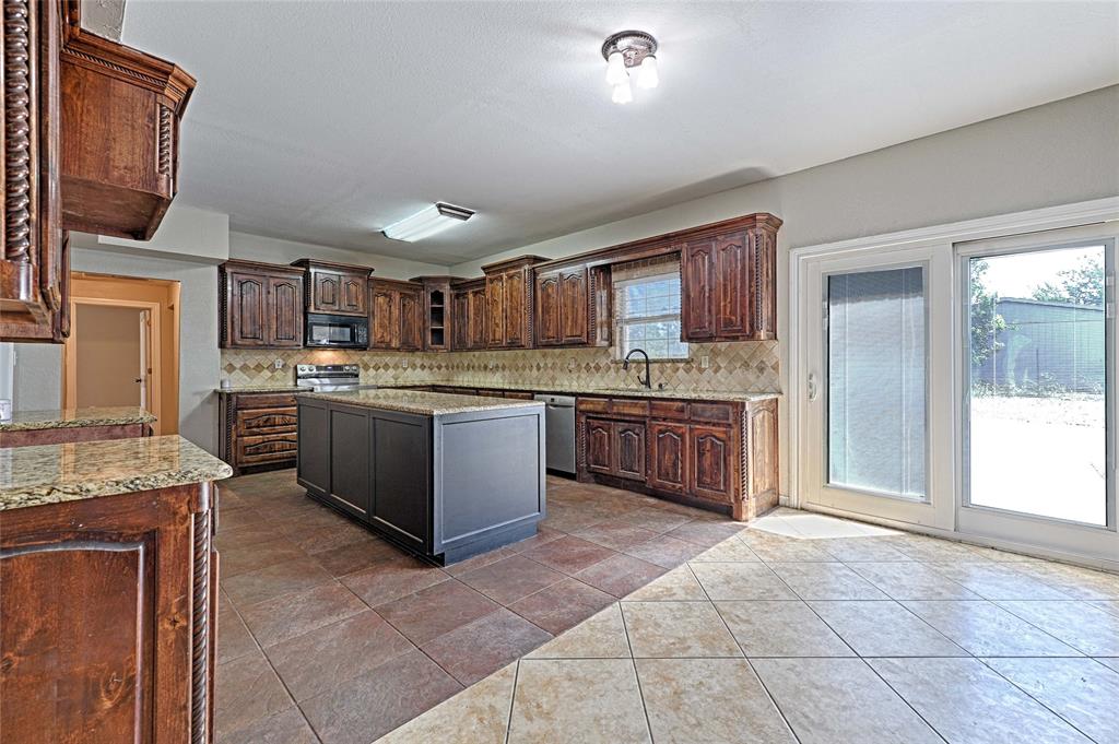 8700 Sallys Way Property Photo 13
